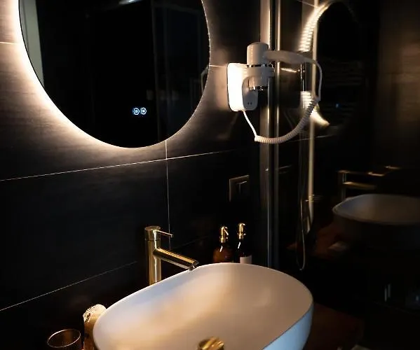 B&business - Fibra Ultraveloce, Angolo Fitness, Smartworking & Parcheggio Coperto Su Richiesta 招待所 4*